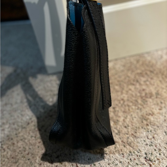 Marc Jacob’s, The Director Tote, logo and lock accented side tassel, EUC - Picture 13 of 16